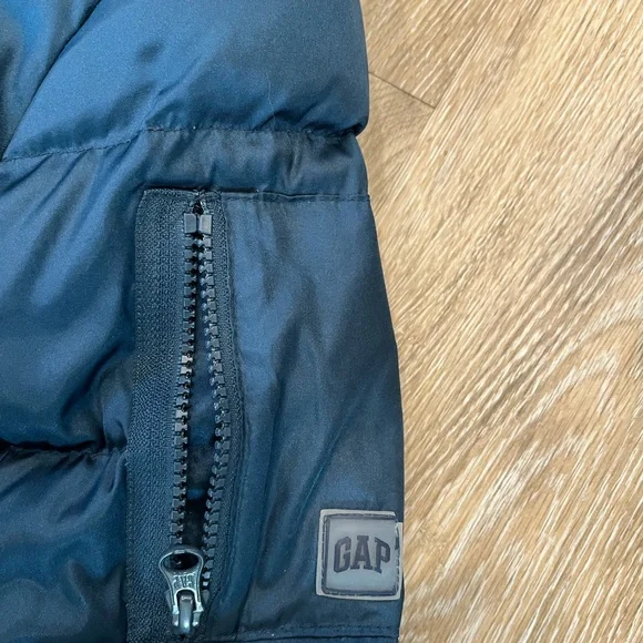 Gap puffer jacket. Girls size Medium(8-10) - Picture 5 of 7